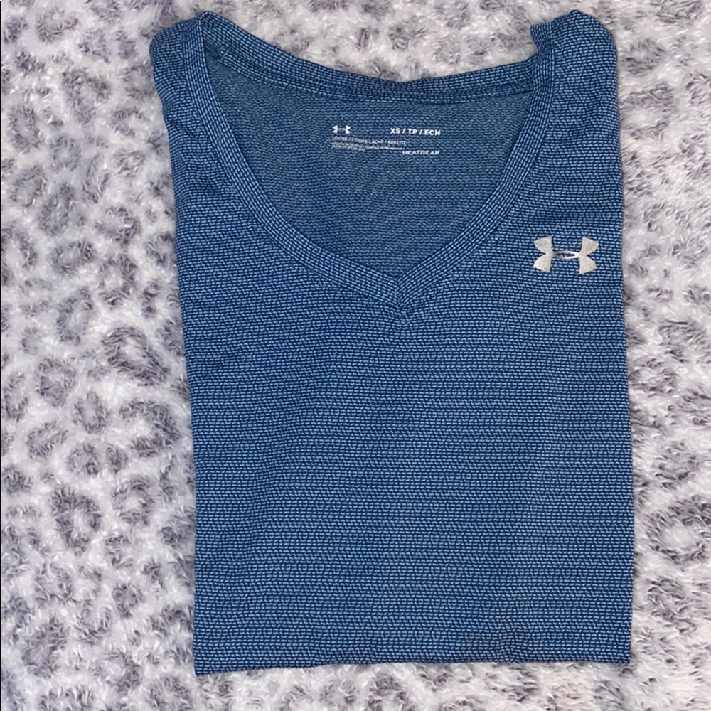 Women’s UA v neck